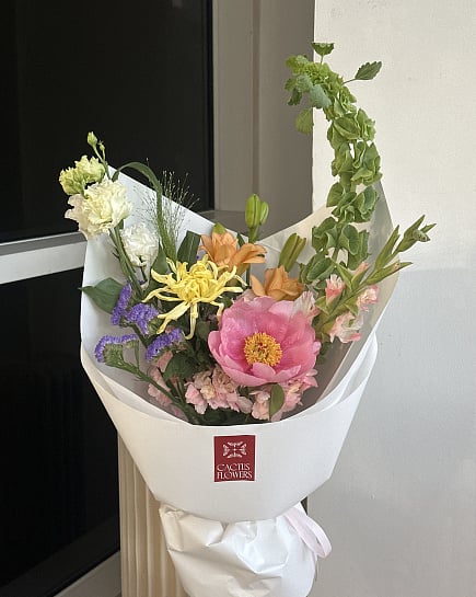 Яркий микс с пионами и хризантемами with delivery to Astana