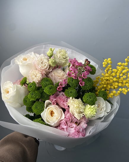 Весенний букет с мимозой и розами с доставкой по Астане