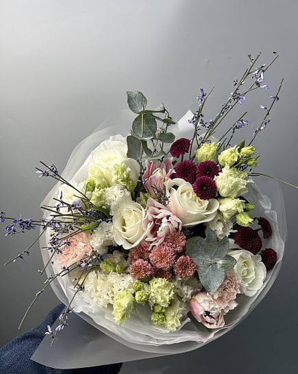 Цветочная палитра с эустомой и хризантемами с доставкой по Астане