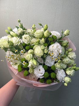 Большой белый букет из эустом и гвоздик