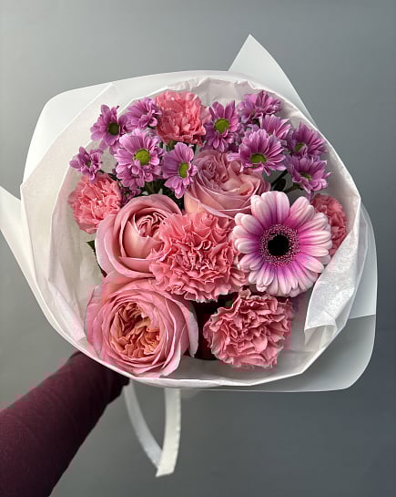 Нежный букет с пионовидными розами и герберой с доставкой по Астане