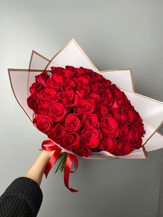 35 red roses