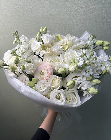 Белоснежная элегантность с ранункулюсом with delivery to Astana