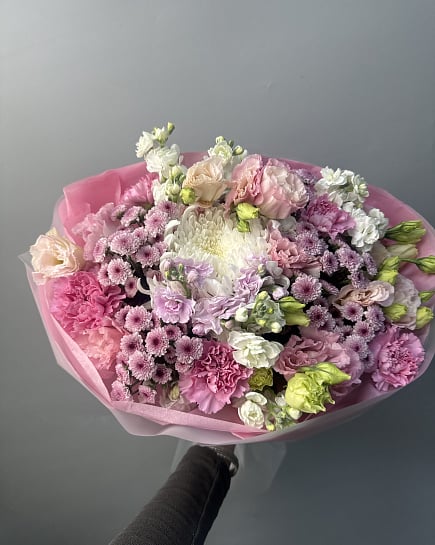 Зефирное облако из хризантем и эустомы с доставкой по Астане