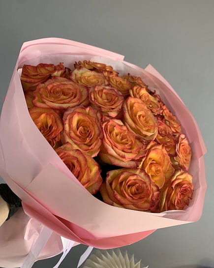 Солнечный закат: букет из роз с двухцветными лепестками с доставкой по Астане