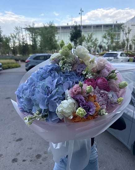 Лазурная гортензия с пионовидными розами with delivery to Astana
