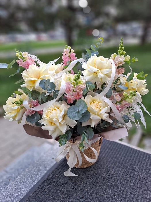 Солнечный дуэт роз и маттиолы - купить в Алматы с доставкой