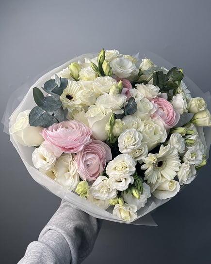 Нежный букет из роз, гербер и ранункулюсов с доставкой по Астане