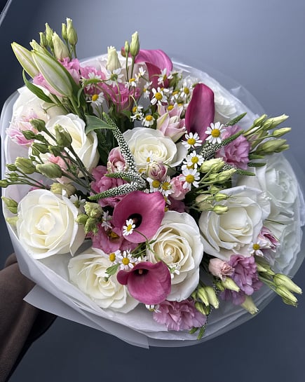 Романтичный микс с каллами и розами с доставкой по Астане