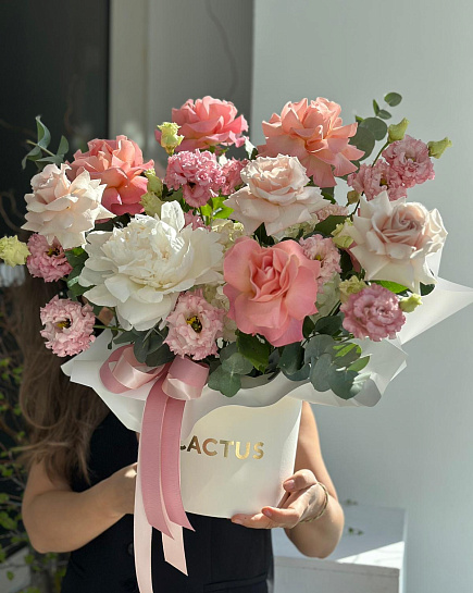 Авторская цветочная коробка с доставкой по Астане