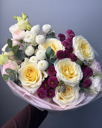Цветочная палитра с розами и хризантемами с доставкой по Астане