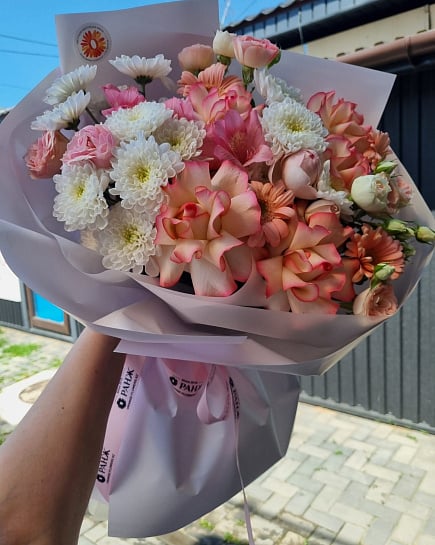 Розовое очарование с кустовыми розами with delivery to Almaty