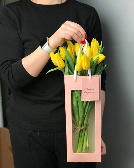 Желтые тюльпаны в подарочной упаковке с доставкой по Астане