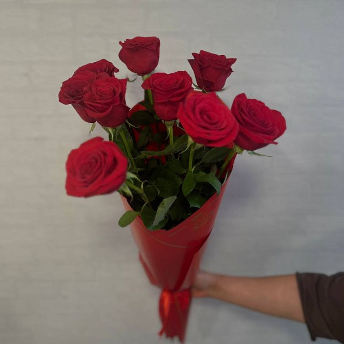 Bouquet of 9 tall red roses