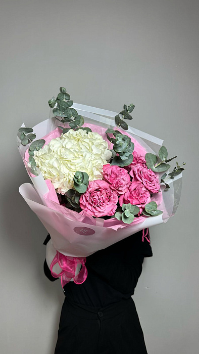 Euro Bouquet of roses and hydrangea