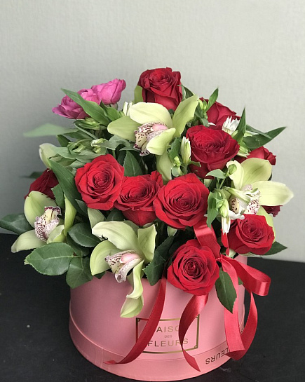 Микс-букет с розами и орхидеями Гордой красавице с доставкой по Астане