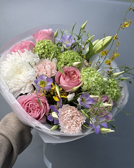 Цветочная палитра с пионовидными розами с доставкой по Астане