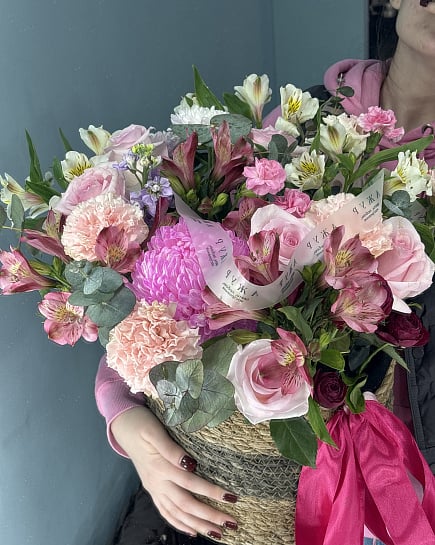 Розовое очарование в корзине с доставкой по Астане