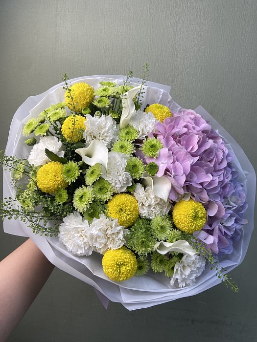 Солнечный микс с гортензией и каллами