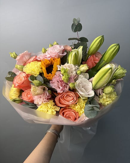 Солнечный микс с подсолнухом и розами с доставкой по Астане