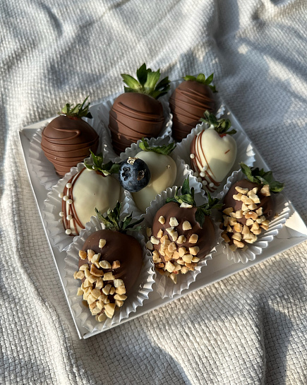 Strawberry in chocolate Desire Me with delivery to Almaty