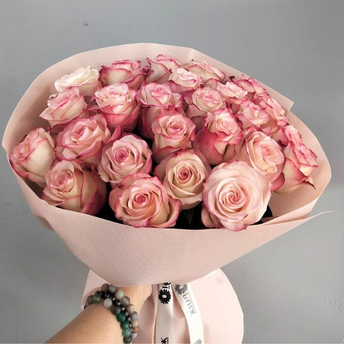 Bouquet of 25 Dutch roses