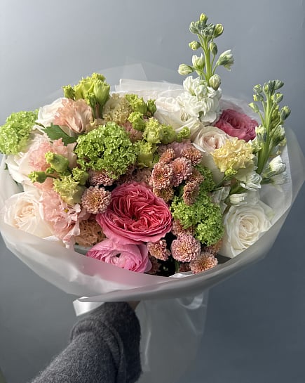 Романтичный микс с пионовидными розами и ранункулюсами с доставкой по Астане