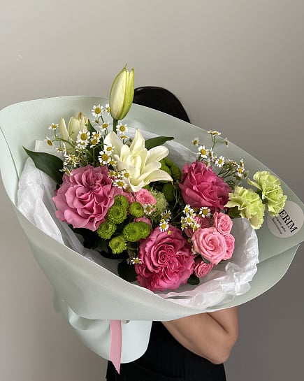 Романтичный микс с пионовидными розами и лилиями with delivery to Astana