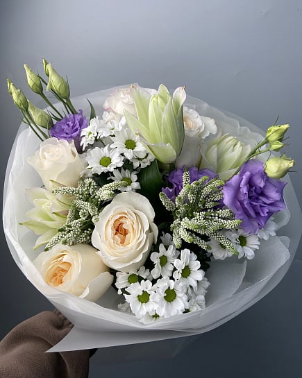 Нежный букет с пионовидными розами и лилиями с доставкой по Астане