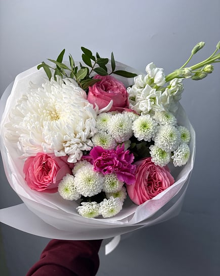 Зефирное облако с хризантемами и розами с доставкой по Астане