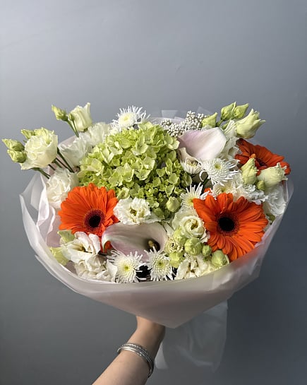 Яркий микс с гортензией и герберами с доставкой по Астане