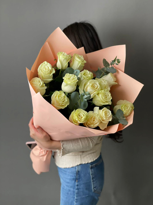 Belech roses 15 pcs with eucalyptus