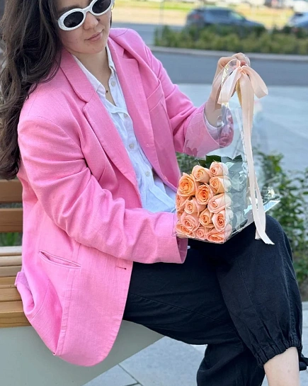 15 роз в прозрачной сумочке  с доставкой по Астане