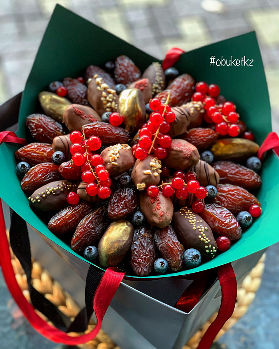 Royal dates in chocolate