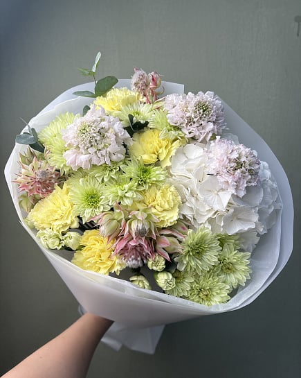 Букет из гортензии, гвоздики и протеи with delivery to Astana