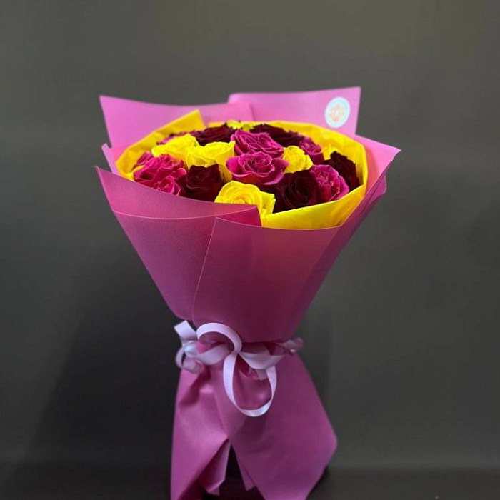 Букет из 25 голландских микс роз 