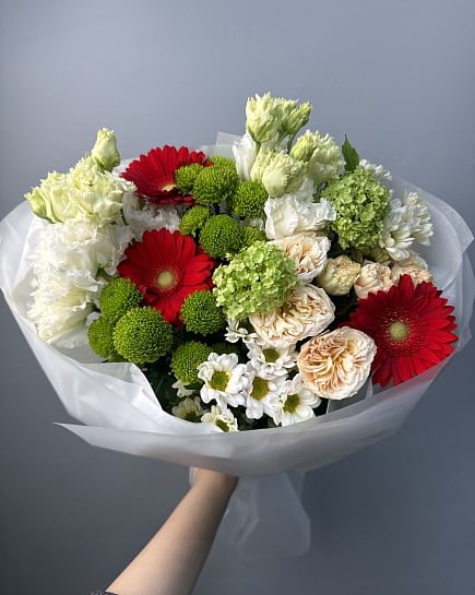 Яркий микс с пионовидными розами и герберами с доставкой по Астане