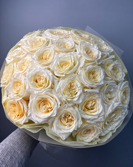 Белоснежная классика из пионовидных роз с доставкой по Астане