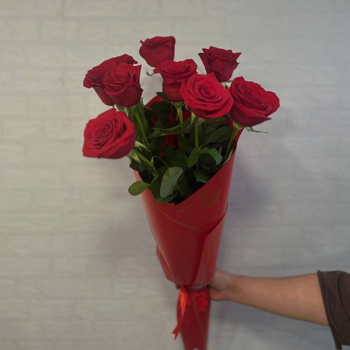 Bouquet of 9 tall red roses