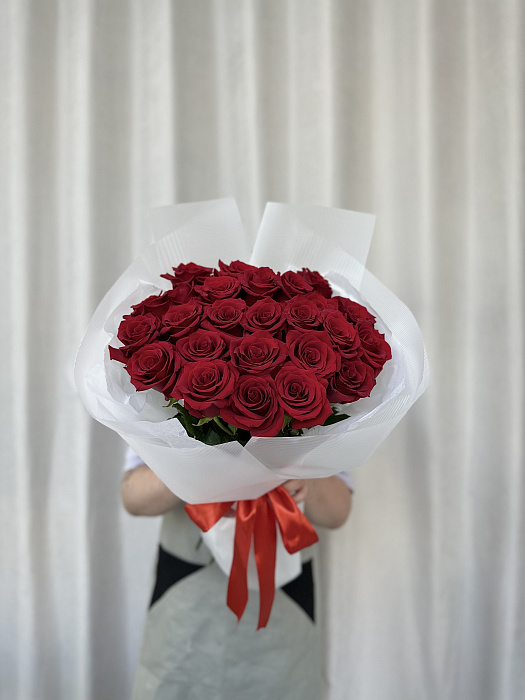 25 red roses