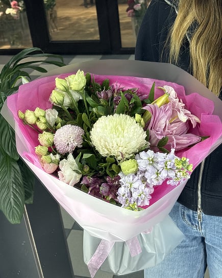 Зефирное облако с хризантемами и лилиями с доставкой по Астане