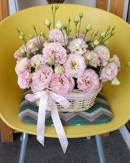 Розовая элегия: Букет лизиантуса в корзине с доставкой по Алматы