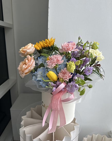 Радужное настроение в шляпной коробке с доставкой по Астане