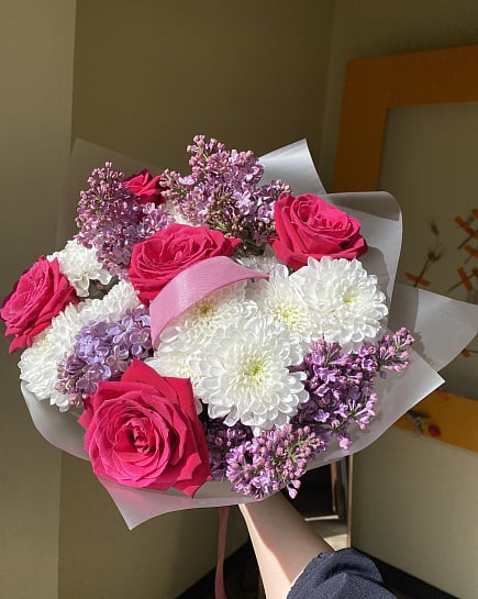 Весенний дуэт роз и сирени с доставкой по Астане