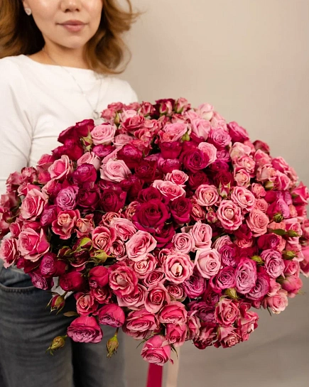 An armful of spray roses with delivery to Astana