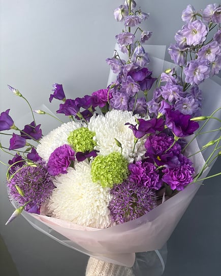 Фиолетовая элегантность с хризантемами с доставкой по Астане