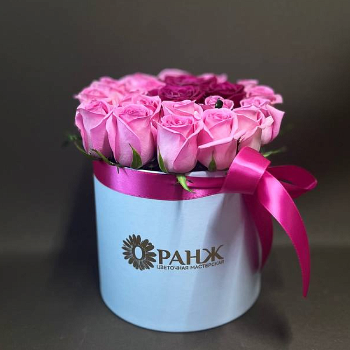 Bouquet of 21 roses in a box