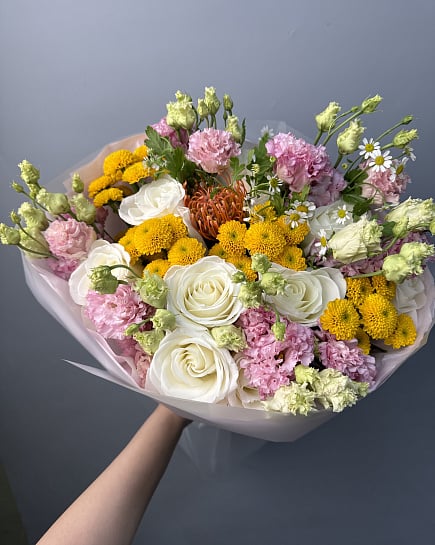 Солнечный микс с протеей и хризантемами с доставкой по Астане