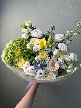 Солнечный микс с гортензией и каллами