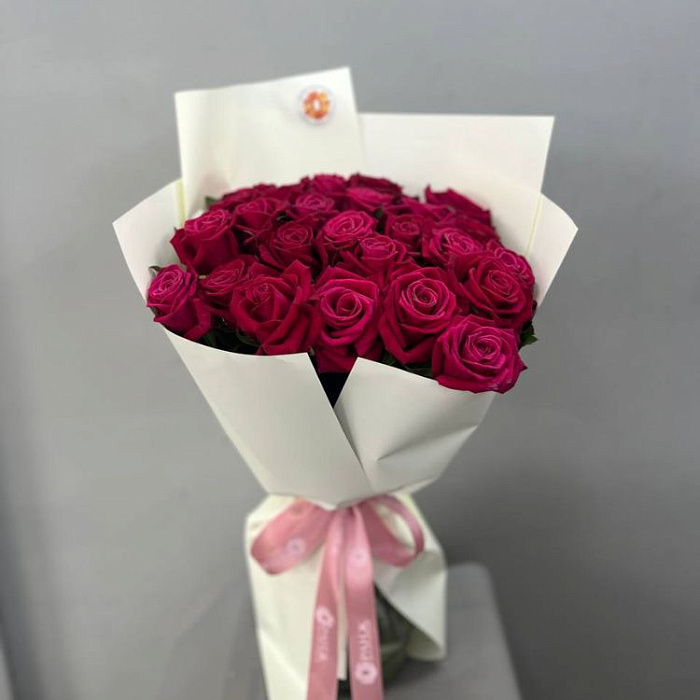 Bouquet of 25 crimson roses